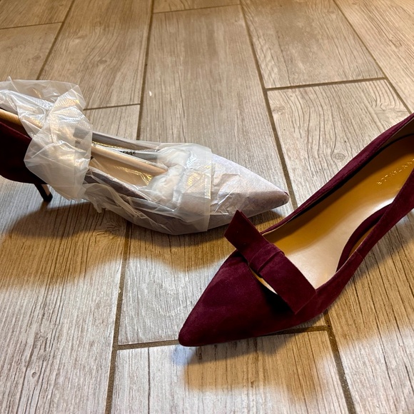 Ann Taylor Burgundy Suede Bow Kitten Heels – Size 7 - Picture 2 of 5
